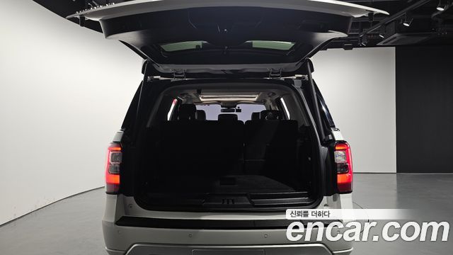 Ford Expedition Platinum 4WD 7Seater 2021 — фото 20
