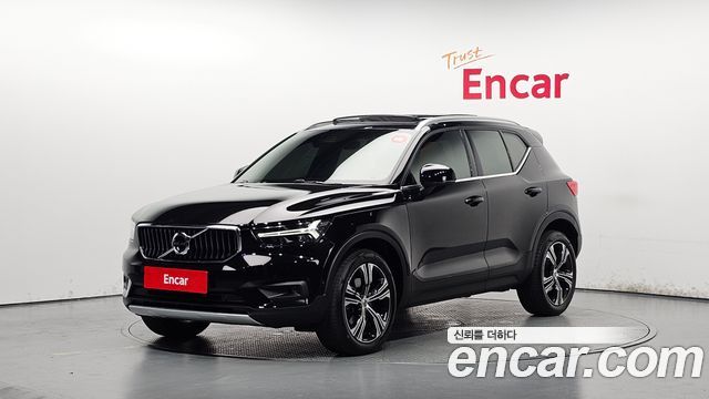 Volvo XC40 B4 Inscription 2022 — фото 1