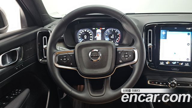 Volvo XC40 B4 Inscription 2022 — фото 13