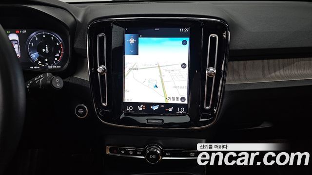 Volvo XC40 B4 Inscription 2022 — фото 14
