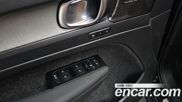Volvo XC40 B4 Inscription 2022 — фото 17