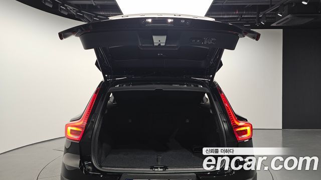 Volvo XC40 B4 Inscription 2022 — фото 20