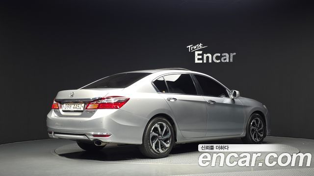 Honda Accord 2.4 9th 2017 — фото 2
