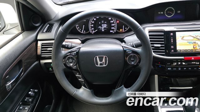Honda Accord 2.4 9th 2017 — фото 13