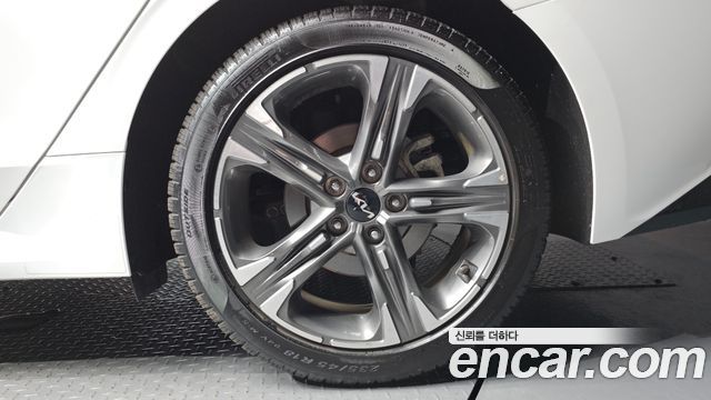 Kia K5 (III) 2.0 Prestige 2022 — фото 21