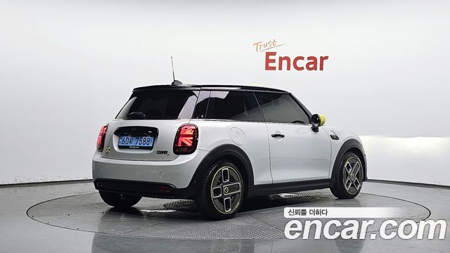 MINI Cooper Electric SE Electric 3rd 2022 — фото 2
