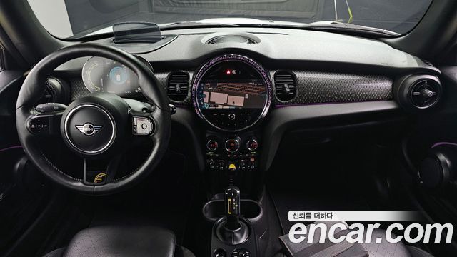 MINI Cooper Electric SE Electric 3rd 2022 — фото 7