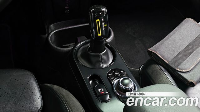 MINI Cooper Electric SE Electric 3rd 2022 — фото 9