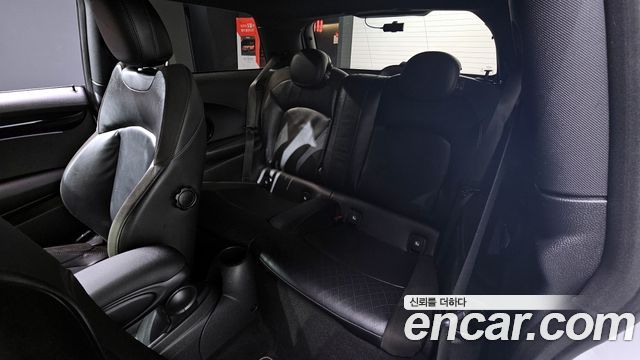 MINI Cooper Electric SE Electric 3rd 2022 — фото 15