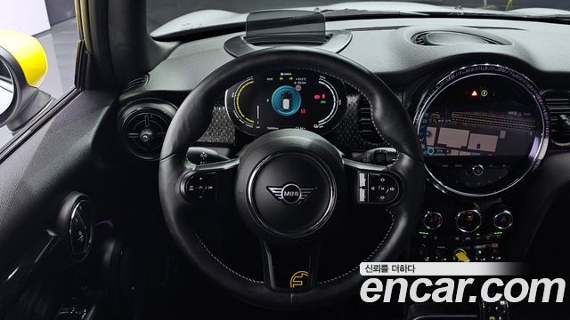 MINI Cooper Electric SE Electric 3rd 2022 — фото 16