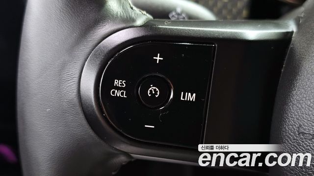 MINI Cooper Electric SE Electric 3rd 2022 — фото 17
