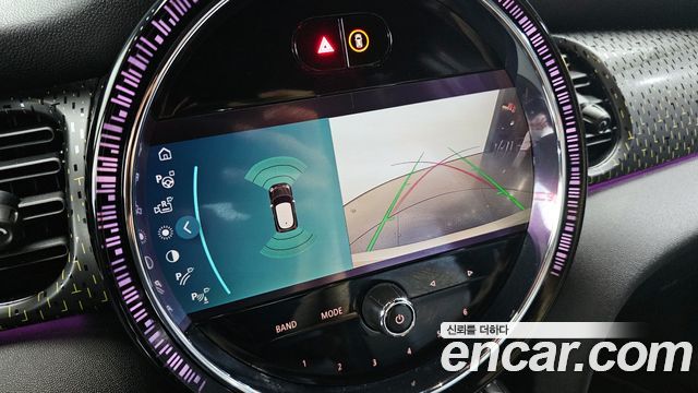 MINI Cooper Electric SE Electric 3rd 2022 — фото 19