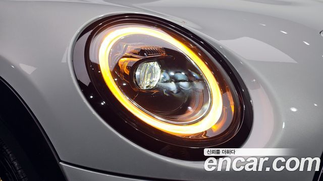 MINI Cooper Electric SE Electric 3rd 2022 — фото 28