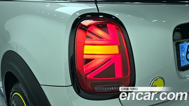 MINI Cooper Electric SE Electric 3rd 2022 — фото 29