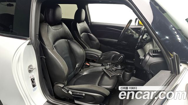 MINI Cooper Electric SE Electric 3rd 2022 — фото 32