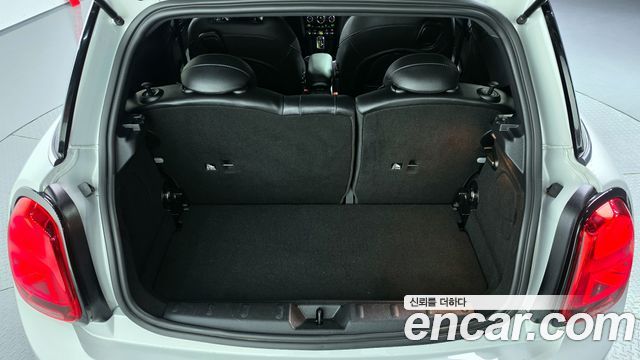 MINI Cooper Electric SE Electric 3rd 2022 — фото 34