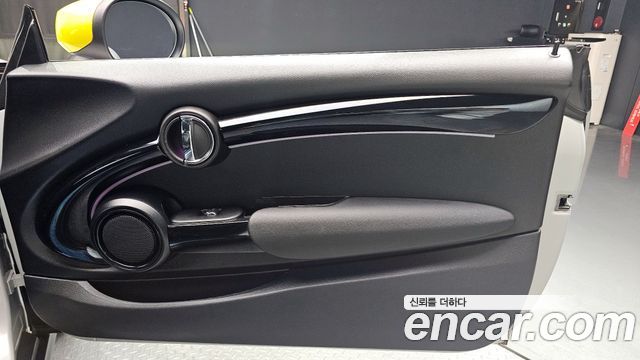 MINI Cooper Electric SE Electric 3rd 2022 — фото 37