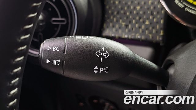 MINI Cooper Electric SE Electric 3rd 2022 — фото 39
