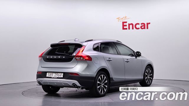 Volvo V40 Cross Country D3 2019 — фото 2