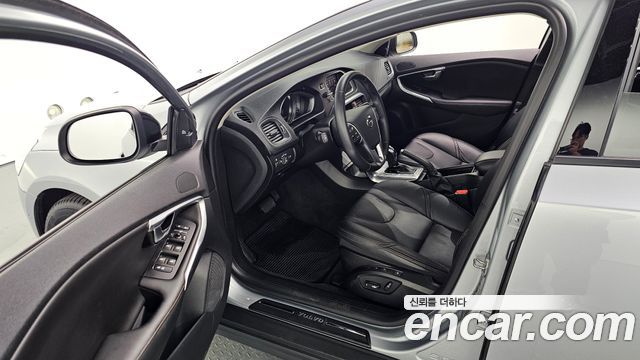 Volvo V40 Cross Country D3 2019 — фото 10