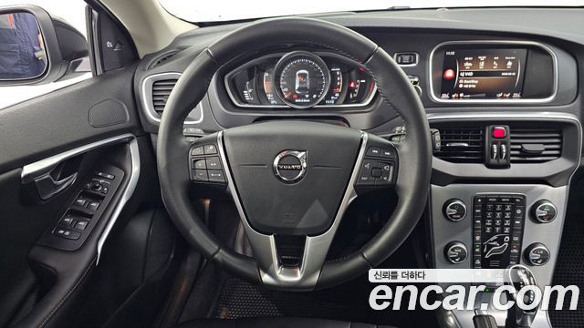 Volvo V40 Cross Country D3 2019 — фото 13