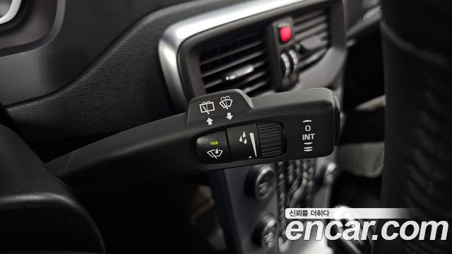 Volvo V40 Cross Country D3 2019 — фото 28