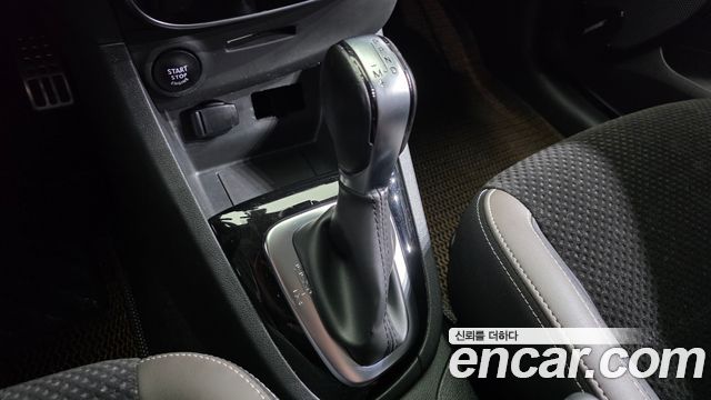 Renault Korea Clio Intens 2018 — фото 9