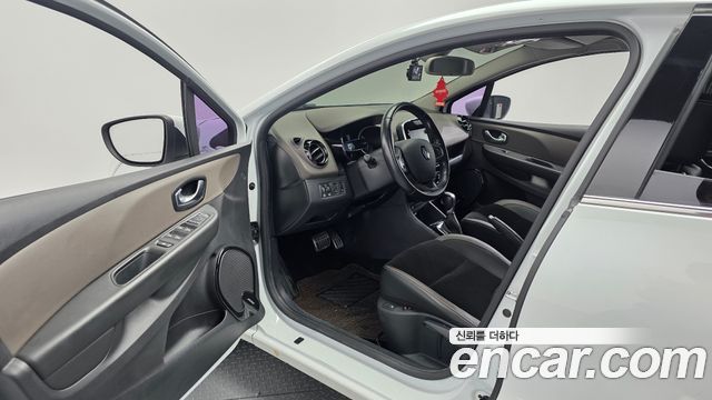 Renault Korea Clio Intens 2018 — фото 10