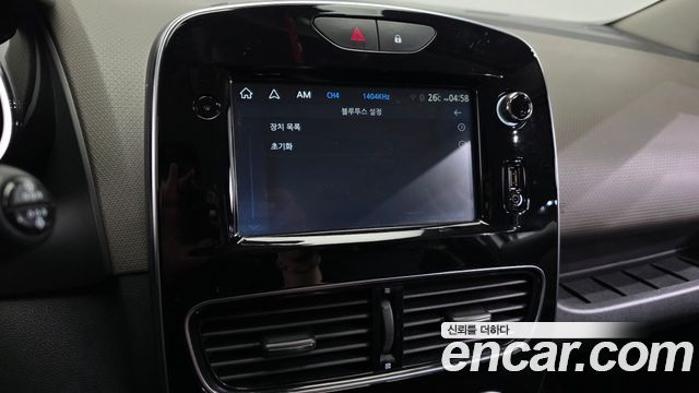 Renault Korea Clio Intens 2018 — фото 16