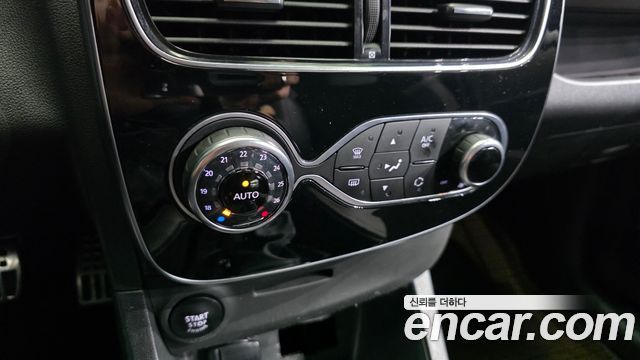 Renault Korea Clio Intens 2018 — фото 17