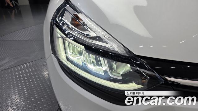 Renault Korea Clio Intens 2018 — фото 22