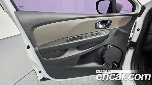 Renault Korea Clio Intens 2018 — фото 24