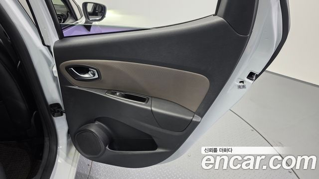 Renault Korea Clio Intens 2018 — фото 25
