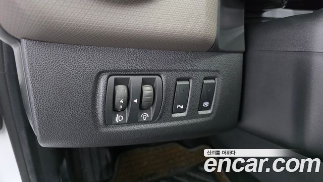 Renault Korea Clio Intens 2018 — фото 28