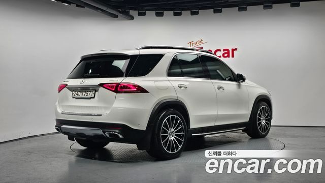 Mercedes-Benz GLE-Class (W167) GLE300d 4MATIC 2023 — фото 2