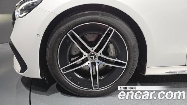 Mercedes-Benz E-Class (W214) E300 4MATIC AMG Line 2025 — фото 5