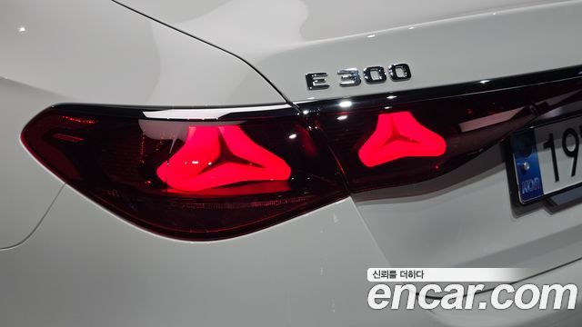 Mercedes-Benz E-Class (W214) E300 4MATIC AMG Line 2025 — фото 29