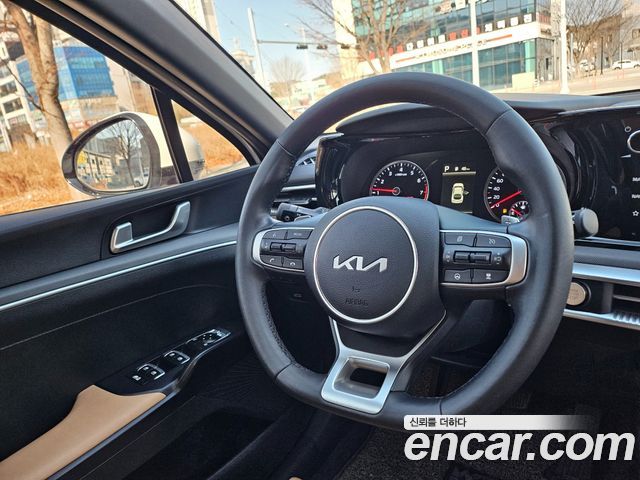 Kia K5 (III) 1.6 Turbo Prestige 2023 — фото 24