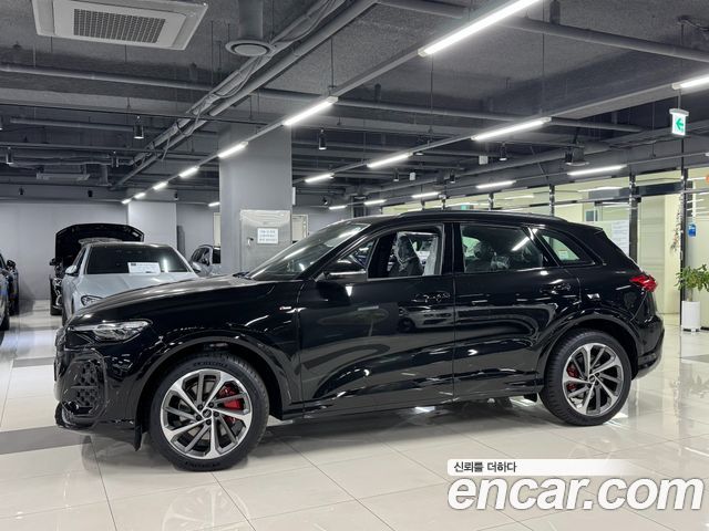 Audi Q5 (80A) 40 TDI Quattro S Line Black Edition 2025 — фото 2
