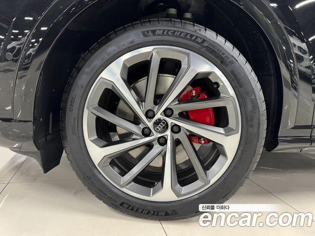 Audi Q5 (80A) 40 TDI Quattro S Line Black Edition 2025 — фото 4