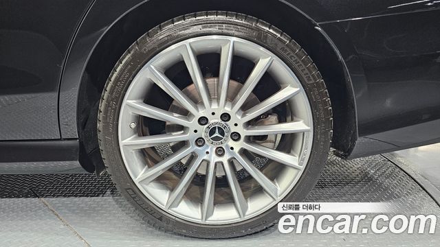 Mercedes-Benz E-Class (W213) E350 4MATIC AMG Line 2022 — фото 27