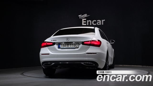Mercedes-Benz A-Class (W177) A220 Sedan 2024 — фото 4