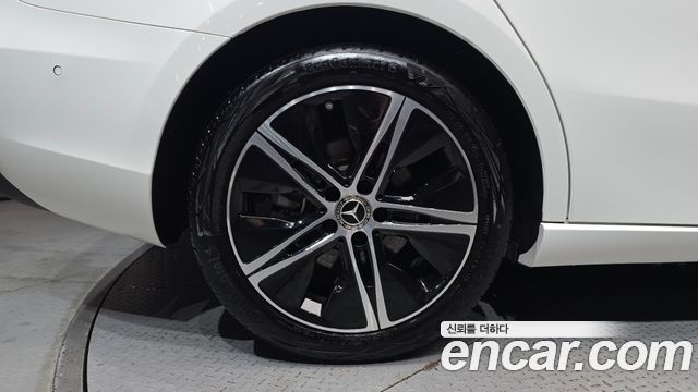 Mercedes-Benz A-Class (W177) A220 Sedan 2024 — фото 5
