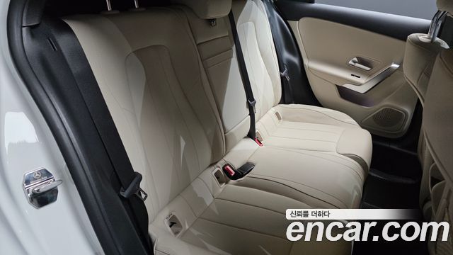 Mercedes-Benz A-Class (W177) A220 Sedan 2024 — фото 11