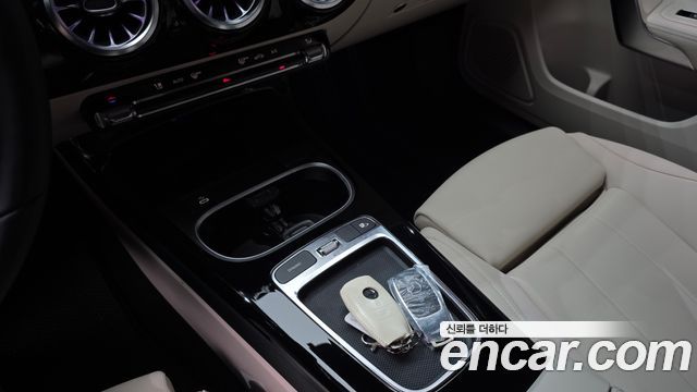 Mercedes-Benz A-Class (W177) A220 Sedan 2024 — фото 17