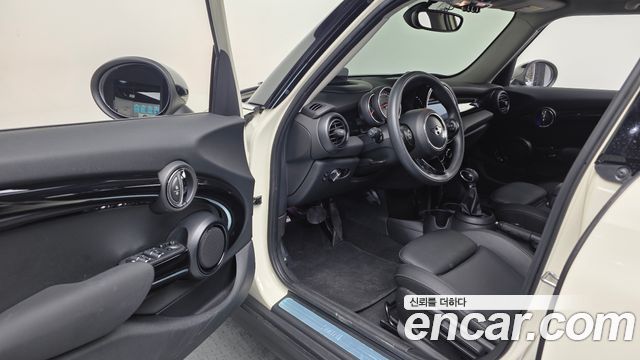 MINI Cooper 5Door HIGH 3rd 2019 — фото 10