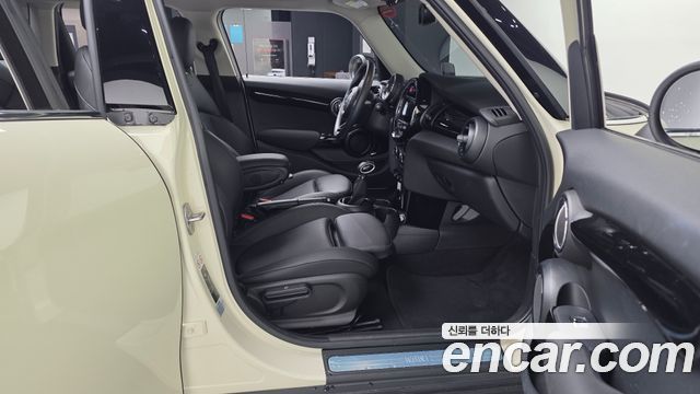 MINI Cooper 5Door HIGH 3rd 2019 — фото 15