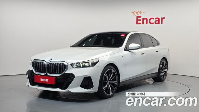 BMW 5 Series (G60) 530i xDrive M Sport 2024 — фото 1