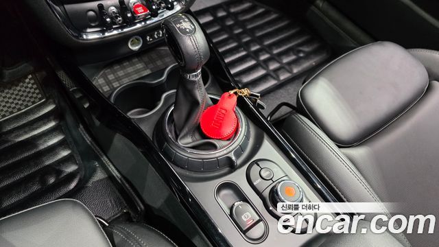 MINI Cooper Clubman Standard 2nd 2017 — фото 9