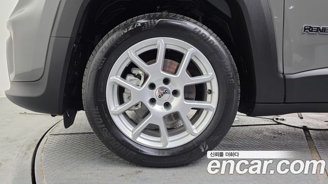 Jeep Renegade 1.3 Longitude 2022 — фото 5